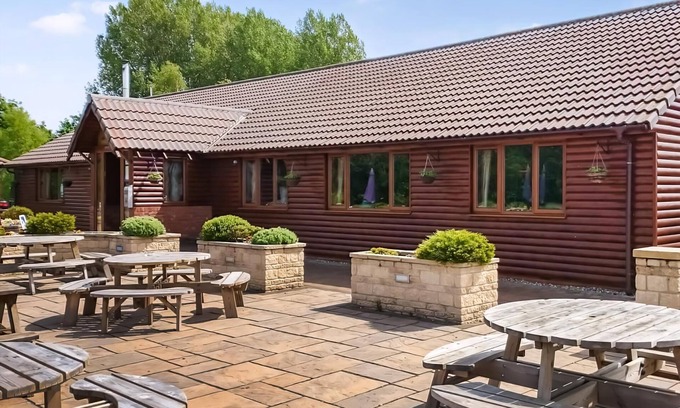 Ancaster Ski Chalet | 1 bedroom accommodation in Ancaster