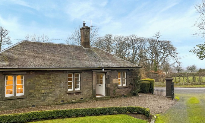 Glenisla Cottage | 1 bedroom accommodation in Kettins, near Coupar Angus