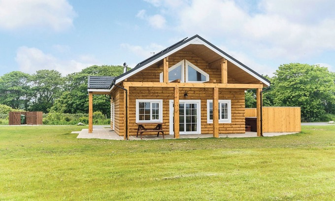 Hornsea Ski Chalet | 1 bedroom accommodation in Hornsea