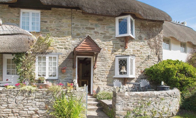 Salcombe Cottage | 1 bedroom accommodation in Batson