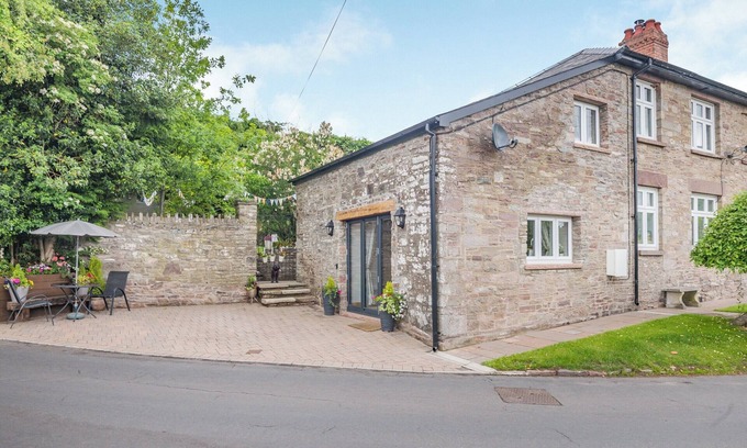 Battle Cottage | 1 bedroom accommodation in Brecon