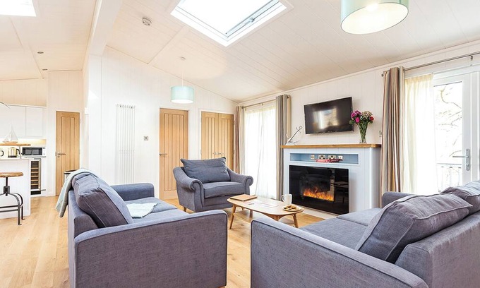Ryde Ski Chalet | 1 bedroom accommodation in Wootton Bridge, Nr Cowes