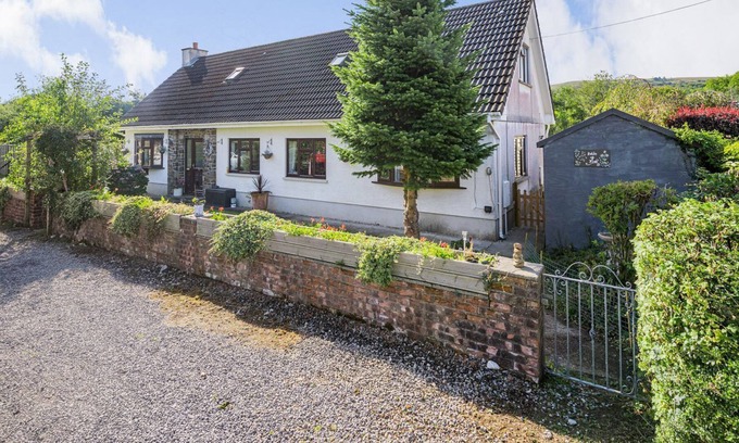 Ammanford Cottage | 1 bedroom accommodation in Twyn