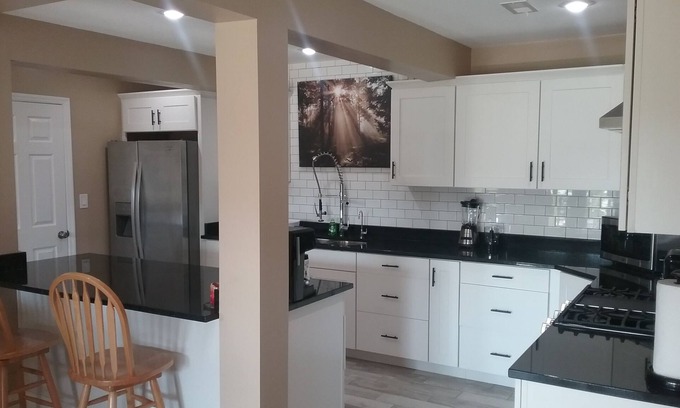 Sevierville Apartment | 1 BEDROOM FULL KITCHEN $97 nwith MOUNTAIN VIEWS, PET FRIENDLYn on 4 ACRES!n