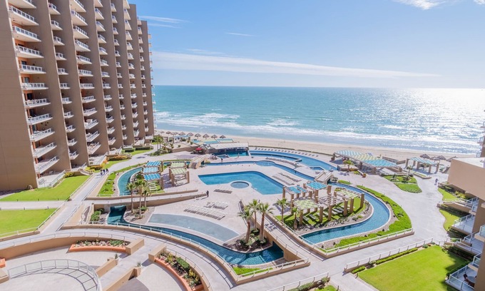 Puerto Penasco Condo | 1 bedroom Martini Time Condo with wall bed, sofa bed & amazing beach view!