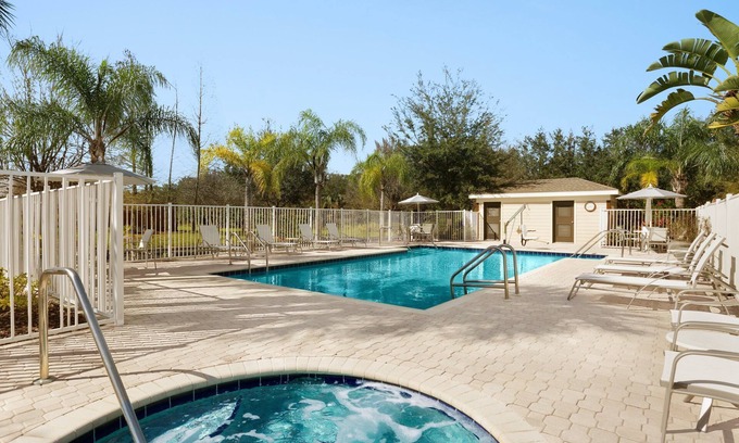 Tampa Condo | 1 Bedroom | Outdoor Pool, Free Breakfast!