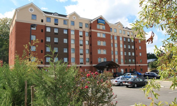 Aquia Harbour Condo | 1 Bedroom | Shared Indoor Pool + Business Center