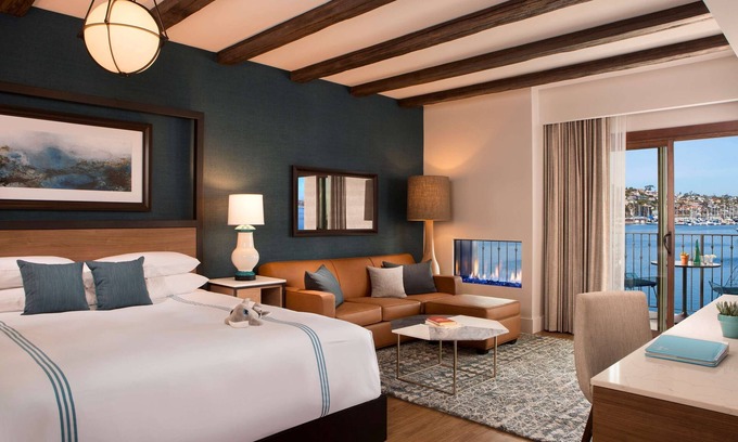 La Playa Hotel | 1-Bedroom Suite at a 4⭐️ Hotel