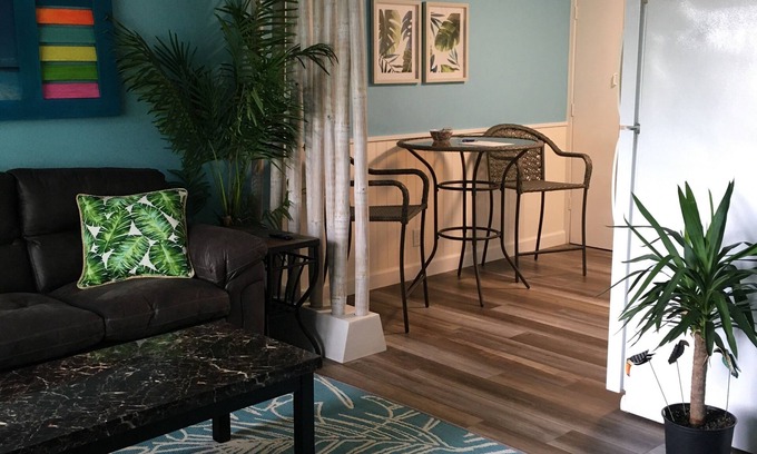 Lake Ozark Condo | 1 BEDROOM TROPICAL BLISS IN NO MARIJUANA COMPLEX