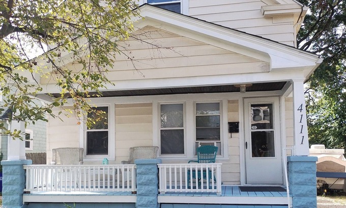 Old Brooklyn House | 1-bedroom vacation home 4 minutes from Cleveland Metroparks Zoo