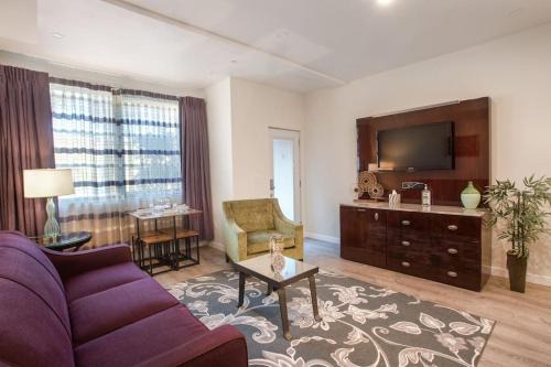 Bankers Hill Apartment | 1-Bedroom with Cali King Size Bed in San Diego