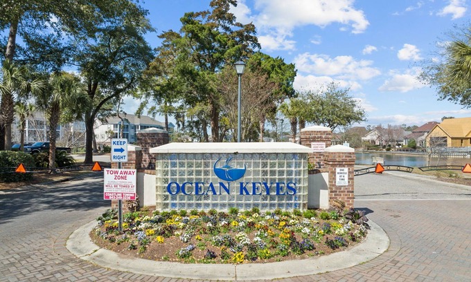 North Myrtle Beach Condo | 1 Block to Beach!⛱ 6 pools/spas!🌞Golf Carts Allowed!⛳Walk to Main Street!🍹