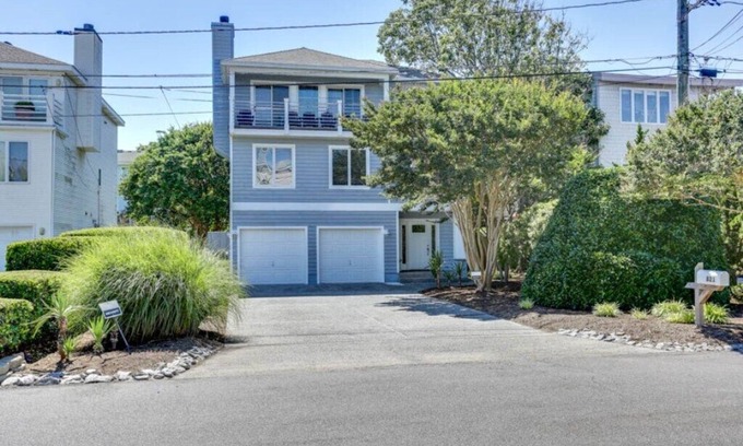 Croatan Beach House | 1 BLOCK TO BEACH, Delightful & Spacious, 4 BR/3.5BA Virginia Beach Vacation