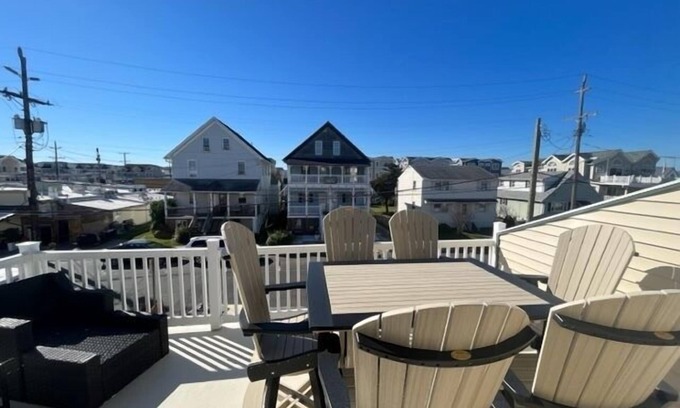 Sea Isle City House | 1 Block to Guarded Beach and Promenade