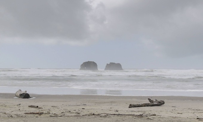 Rockaway Beach Cottage | 1 Block to Twin Rocks Beach: Pet-Friendly Cottage