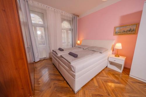 Vrsovice Apartment | 1 Bob's Apartment - 2 bedrooms and living room