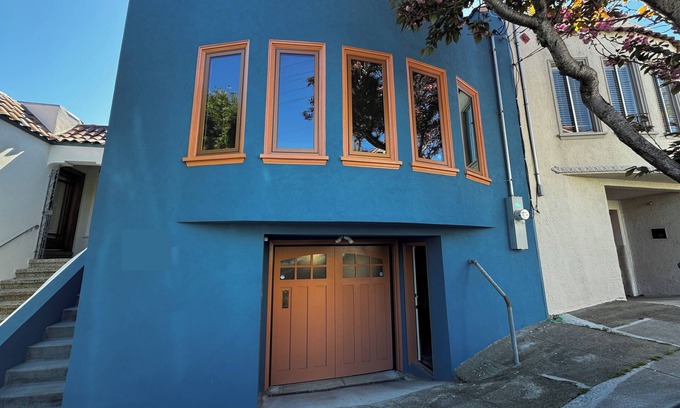 Bayview House | 1 BR + 1 Bath in Quiet Bernal Heights with Living Room & Shared Kitchen