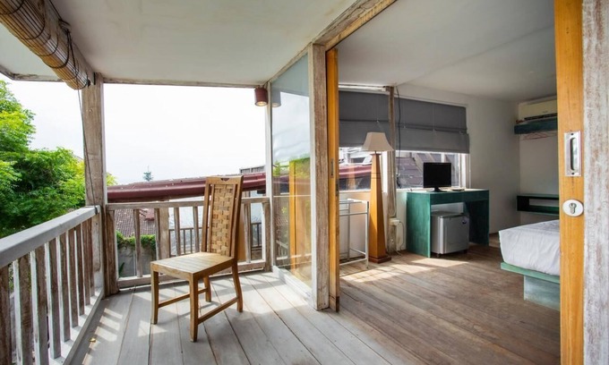 Mumbul House | 1 BR Private Wooden Cabin in Nusa Dua