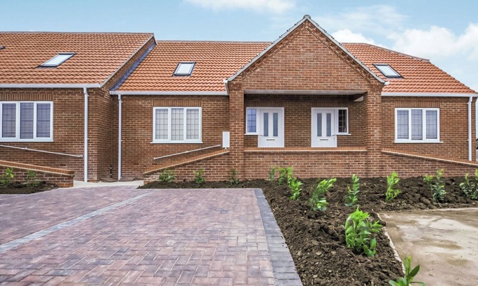 Mablethorpe and Sutton Cottage | 1 Dawson Court - UK33410