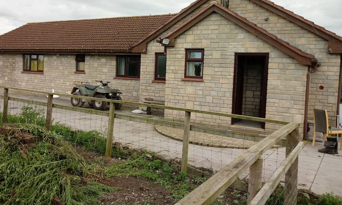 Claverham House | 1 Double Room in beautiful farmhouse near Bristol Airport with wifi