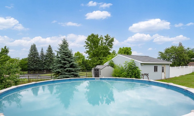 Holland House | 1 Happy Acre Summary: