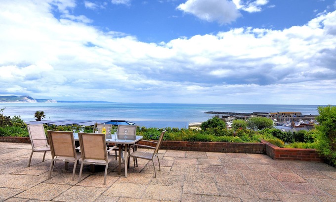 Lyme Regis Cottage | 1 HARBOUR HEIGHTS, family friendly, with a garden in Lyme Regis