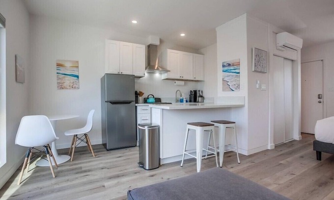 Mission Beach Condo | 1 House to Beach * Corner Unit * Ocean View