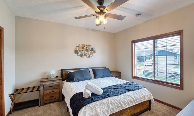 Sioux Falls House | 1 KING SUITE WHY STAY IN A 12X12 MOTEL ROOM ? CHECK THIS OUT! BOOK TODAY!