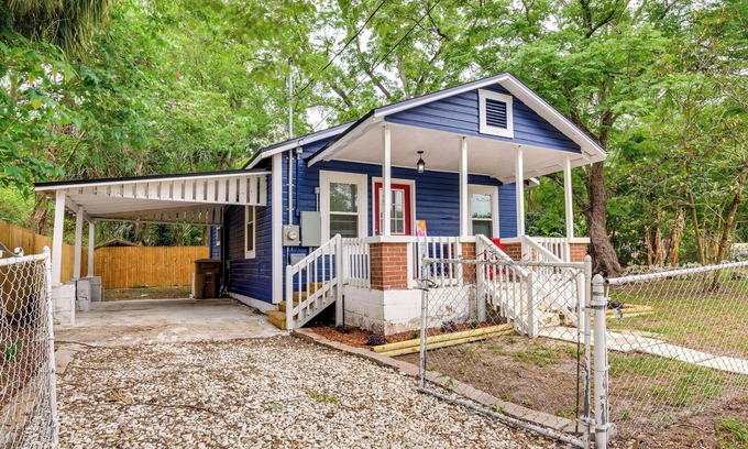 Ocala House | 1 Mi to Ocala Dtwn Square: Home w/Yard!