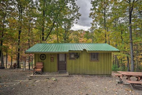 Huntingdon House | 1 Mi to Raystown Lake Wyatt Earp Cabin with Deck!