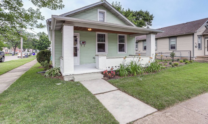 Sandusky House | 1 Mi to Water & Dtwn: Lake Erie Family Getaway
