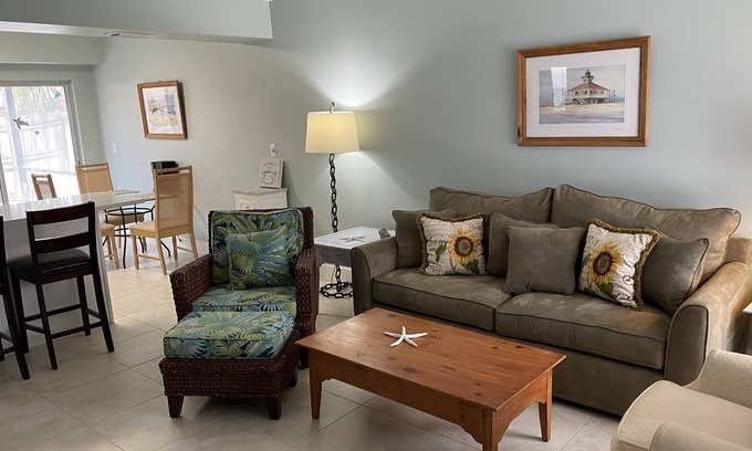 Hobe Sound Apartment | 1 Mile to Hobe Sound Beach & The best Golf Courses