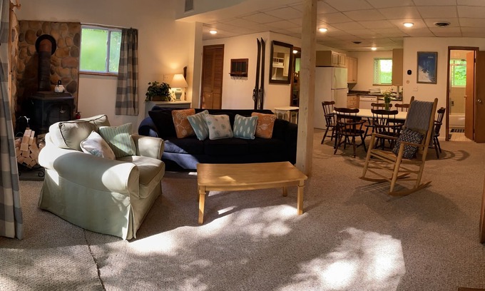 West Dover House | 1 mile to Mt Snow, Pet friendly 2BDR clean