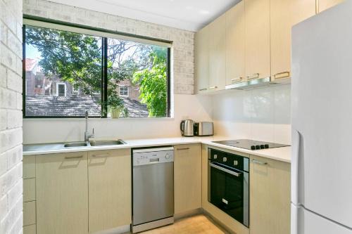 Bondi Beach Apartment | 1 min walk to beach +Parking/Bondi Bliss Lamrock