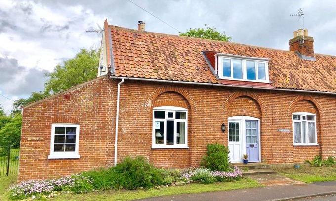 Lowestoft House | 1 Tunns Cottages, Rushmere, nr Beccles