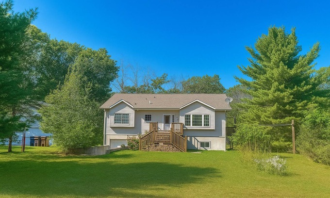 Oxford House | 10 Acre Grand Meadow Retreat