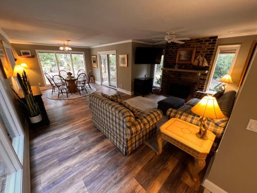 Heritage Woods House | 10 Deer Run Lane
