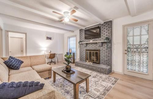 Memphis House | 10 from U of Memphis & Airport- Pinecrest Perch