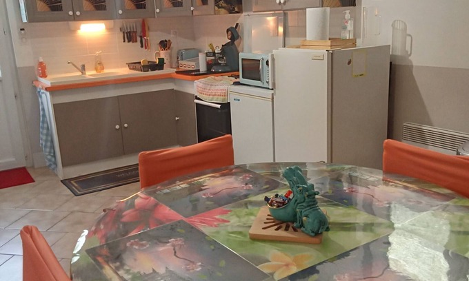 Saint-Medard-de-Guizieres House | 10 minutes from St Emilion! A break somewhere in the garden of maple and niwakin