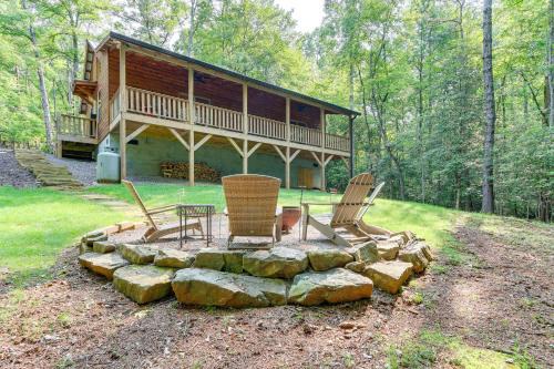 Murphy House | 10 Mi to Main St Murphy Cabin with Covered Deck!