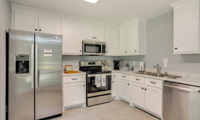 Iuka Cottage | 10 Mi to Tennessee River: Blue Willow-themed Home