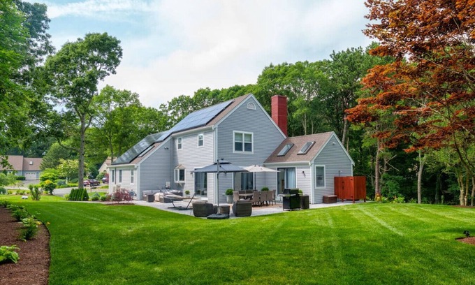 Silver Beach House | 10 min to Old Silver Beach; 20 min to Woods Hole