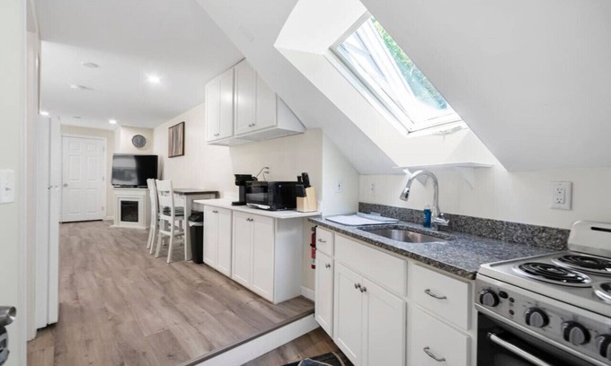 North Hampton Apartment | *10 mins to Beach* | Portsmouth | Maine| Hampton *