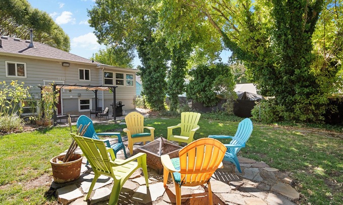 Bountiful House | 10 Mins to Lagoon, Hiking, & Downtown! Huge Fenced Yard, BBQ, Games, Family Fun