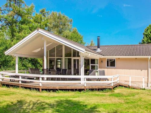 Bøtø By House | 10 person holiday home in Væggerløse-By Traum