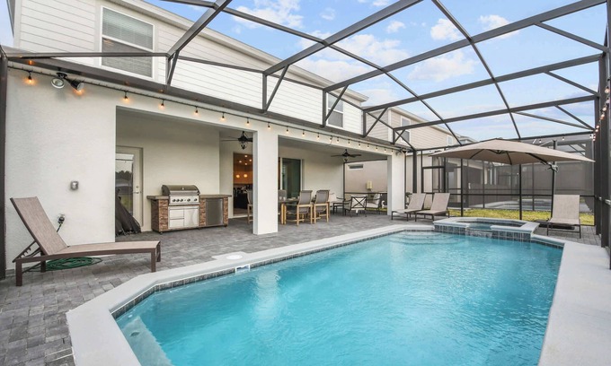 Davenport Villa | 10 Room Villa & Hot Tub | Windsor Waterpark