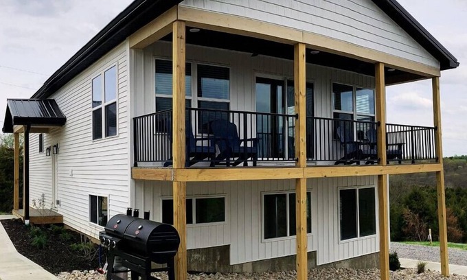 Williamstown House | 100 Acre Relaxing Retreat Near ARK- The Farmhouse
