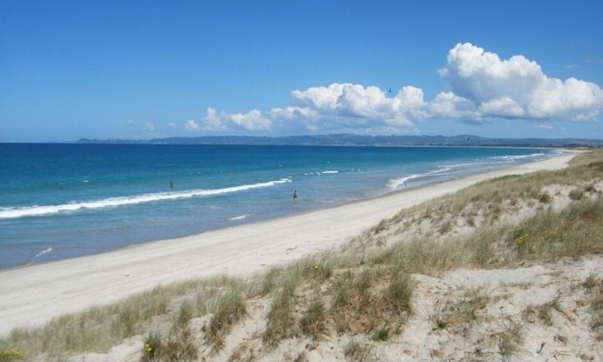 Ruakaka House | 100 steps to the dunes 'Clunead'