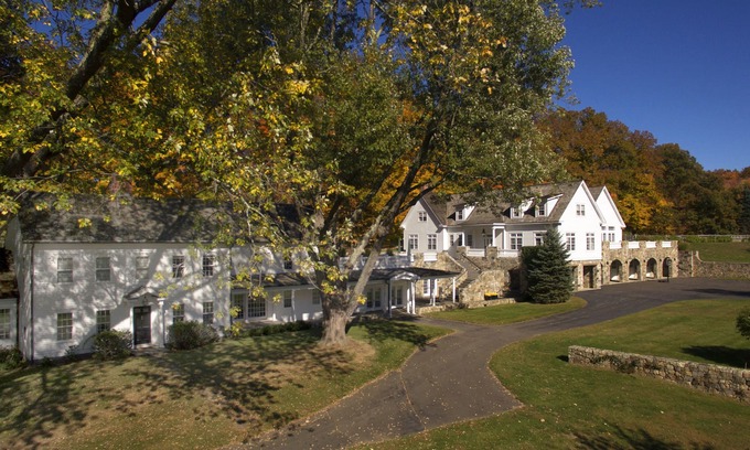Washington House | 100% WASHINGTON! PoshPadsCT "SUNNY RIDGE" 8-BR Estate, Heated Pool, BBQ, Magical