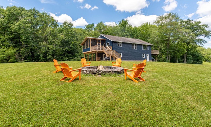 Ellenville House | 100acres BBQ Pond Firepit Power backup